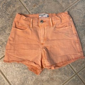 Girls peach colored Abercrombie kids 9/10 shorts.